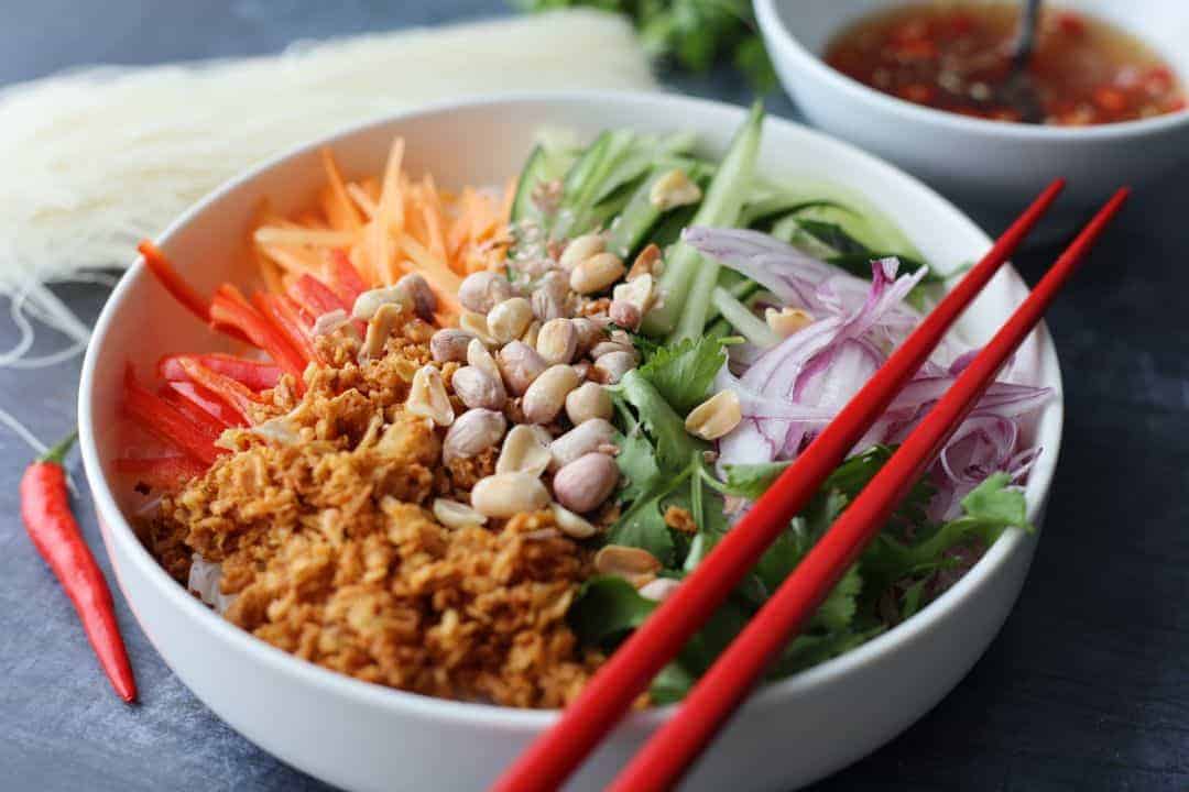 Vietnamesischer Reisnudelnsalat mit einfachen Zutaten - zugut